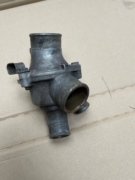 BMW M5 E28 Thermostat housing M88 M88/3   M6 E24
